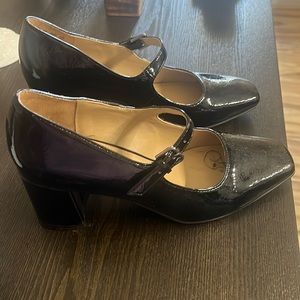 Size 9 Naturalizer Shoes.  Worn once to my son’s wedding.  Very comfortable.